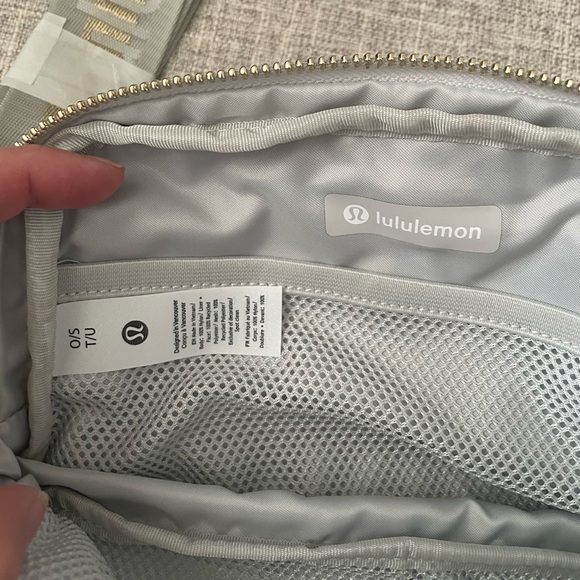 Lululemon Everywhere Belt Bag 1L in Vapor/Gold/White - Picture 5 of 5